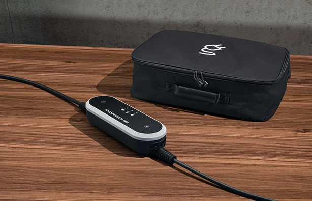 PORSCHE 純正 universal charger パナメーラ 971 PORSCHE 純正 universal charger パナメーラ 971 - メルカリ